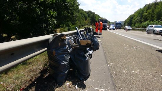 Unfall Wohnwagen A61