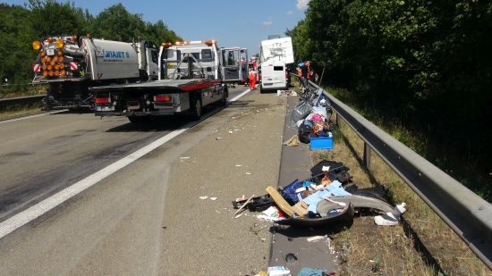 Unfall Wohnwagen A61