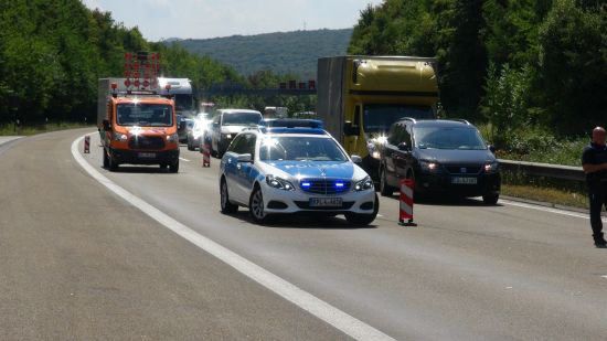Unfall Wohnwagen A61