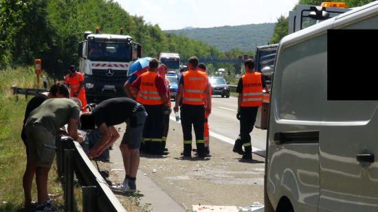 Unfall Wohnwagen A61