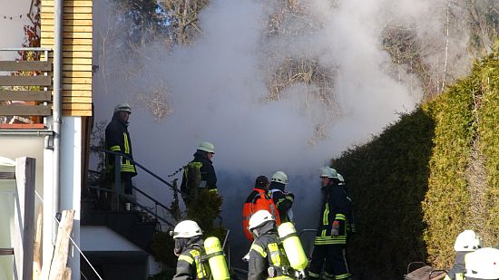 Vor Geburtstagsfeier: Feuerwehr Brohltal bei Garagenbrand im Einsatz