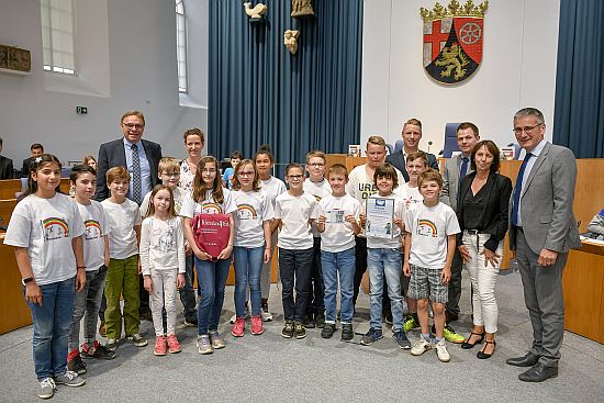 Regenbogenschule Schalkenbach wurde im Mainzer Landtag ausgezeichnet