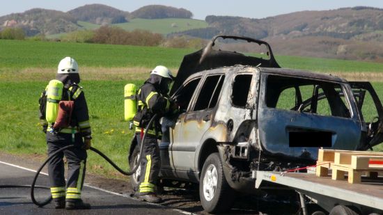 Mercedes nach Feuer total ausgebrannt