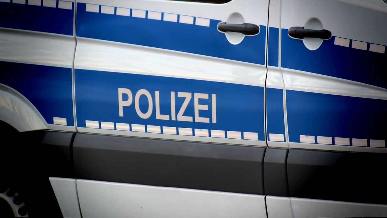 Opel Corsa gestohlen: Polizei sucht nach einem Mann, Mercedes und Suzuki