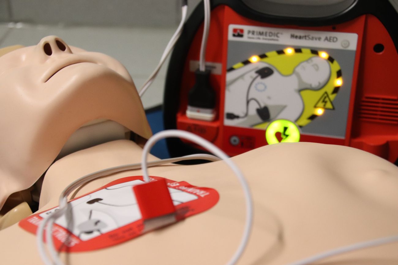 Oberdürenbach erhält zwei Defibrillatoren