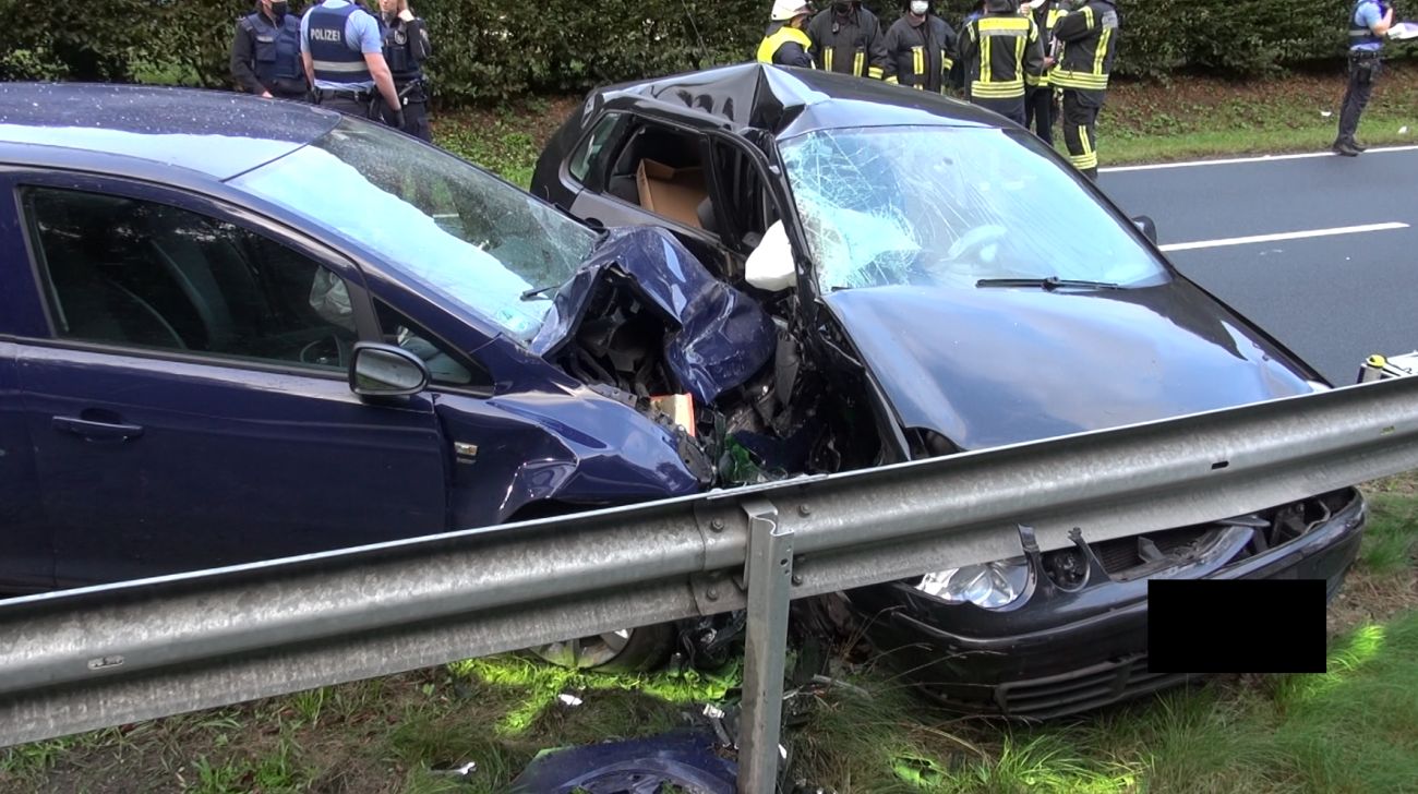 3 Schwerverletzte nach schwerem Unfall im unteren Brohltal Frontal zusammengestoßen