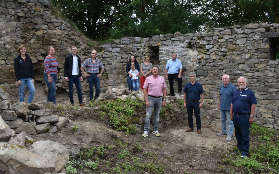 Mauern werden auf Burg Olbrück instand gesetzt Wahrzeichen vor Verfall stoppen