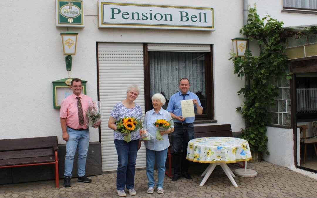 50 Jahre Pension Bell in Brenk Gast seit 45 Jahren regelmäßig im Brohltal