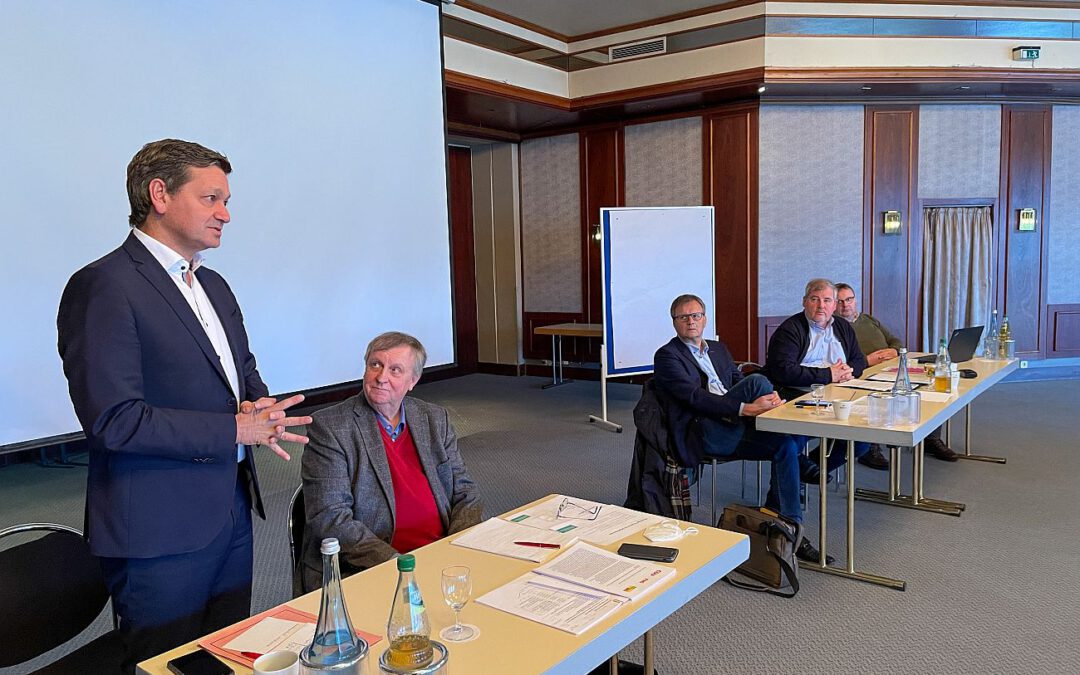 Hilfen und Perspektiven beim Wieder-  oder Neuaufbau des Ahrtals CDU-Kreistagsfraktion Ahrweiler diskutierte mit Experten
