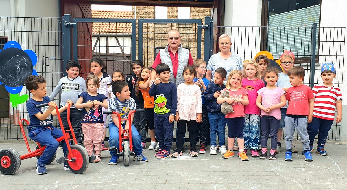 Johannes Geulig aus Kempenich fährt seit 50 Jahren Kinder zur Kita Kindertagesstätte sagt Danke!