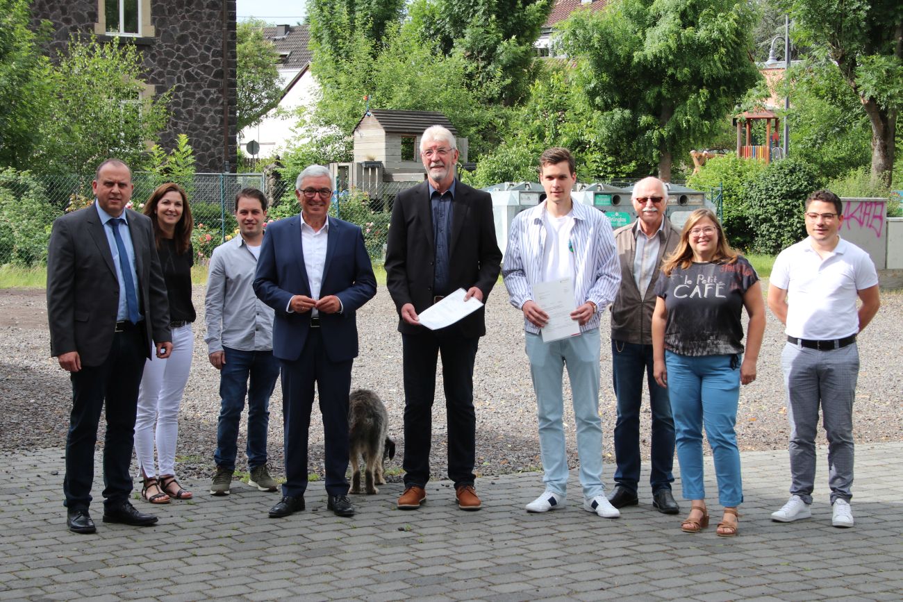 Innenminister Lewentz zu Gast in Niederzissen: Gemeinde erhält 530.000 Euro Für Mehrzweckhaus und Spielplatz