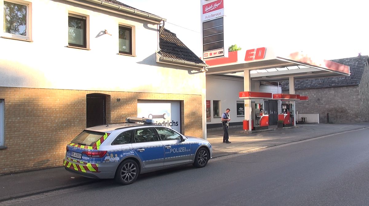 Unbekannter Täter überfällt Tankstelle in Oberzissen Kassierer mit Pistole bedroht
