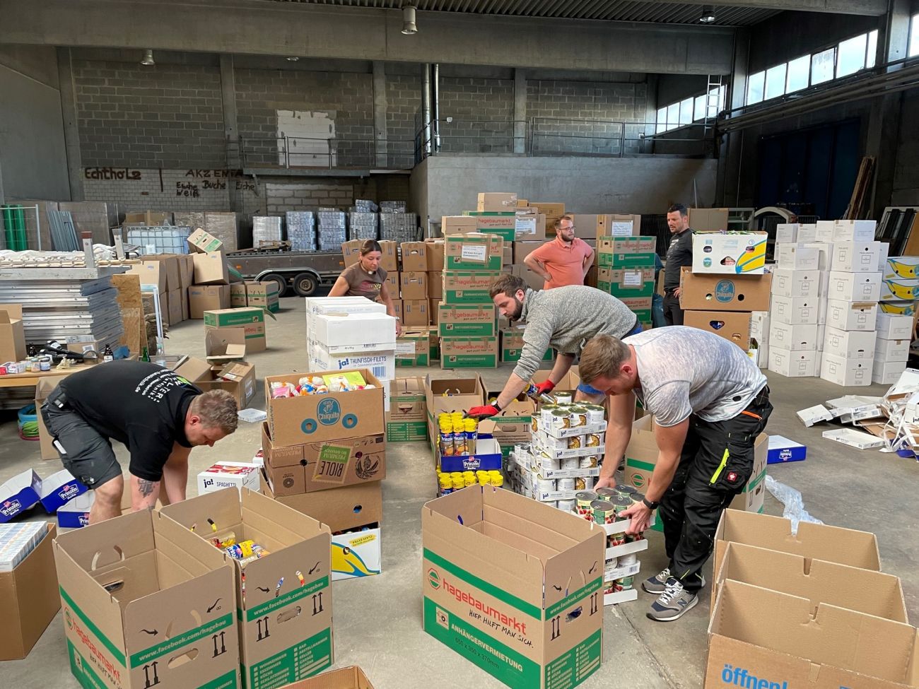 Beamte der Polizei: Hilfe im Wert von 364.000 € an Ukraine durch Hilfskonvoi Andernach Spendengelder und Hilfsgüter mit 4 Transporten ins Kriegsgebiet
