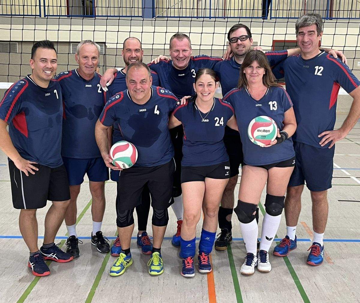 Drei Spiele in einer Woche müssen die Burgbrohler Volleyball Senioren absolvieren Team möchte sich die Chance auf den Meistertitel wahren