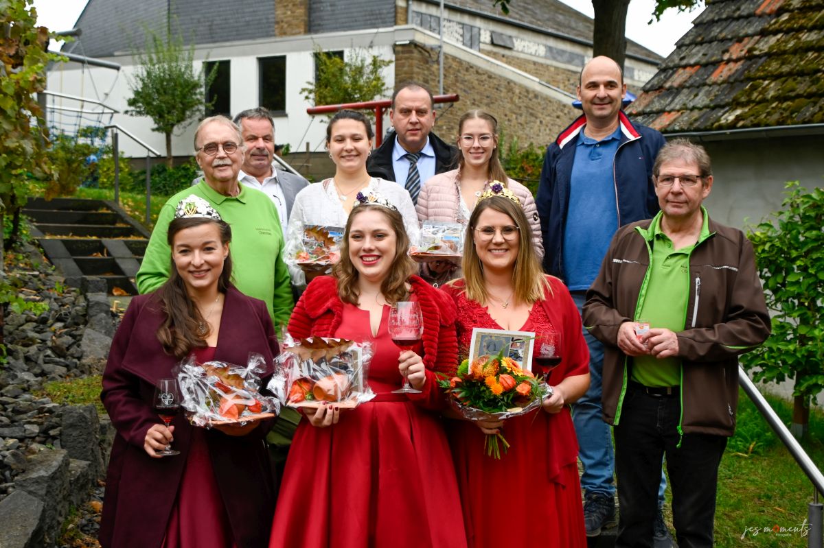 Heimatverein Oberzissen veranstaltete das 8. Weinfest Weinkönigen zu Gast