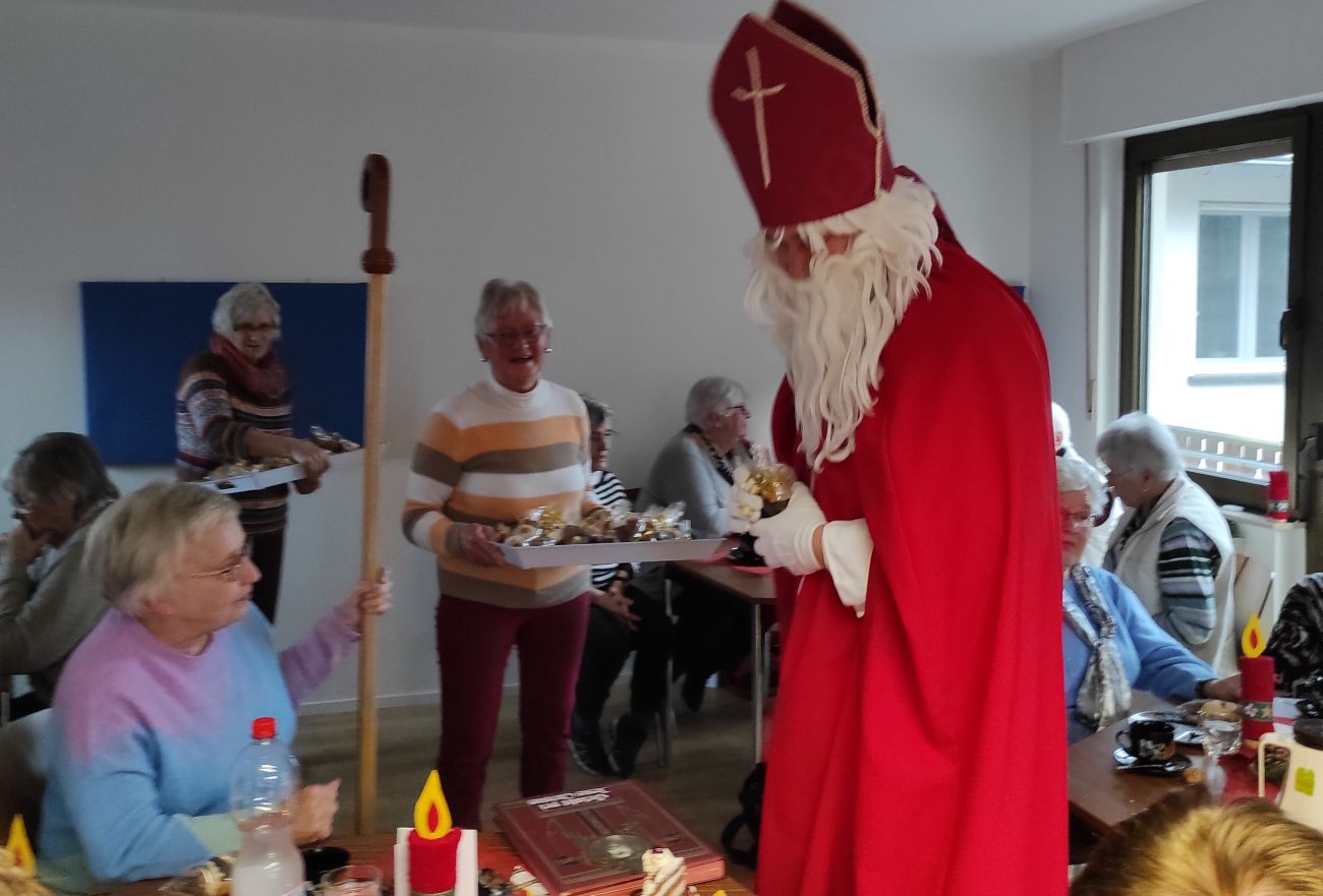 Nikolaus  besucht “Fröhliche Runde” des DRK Ortsvereins Wehr