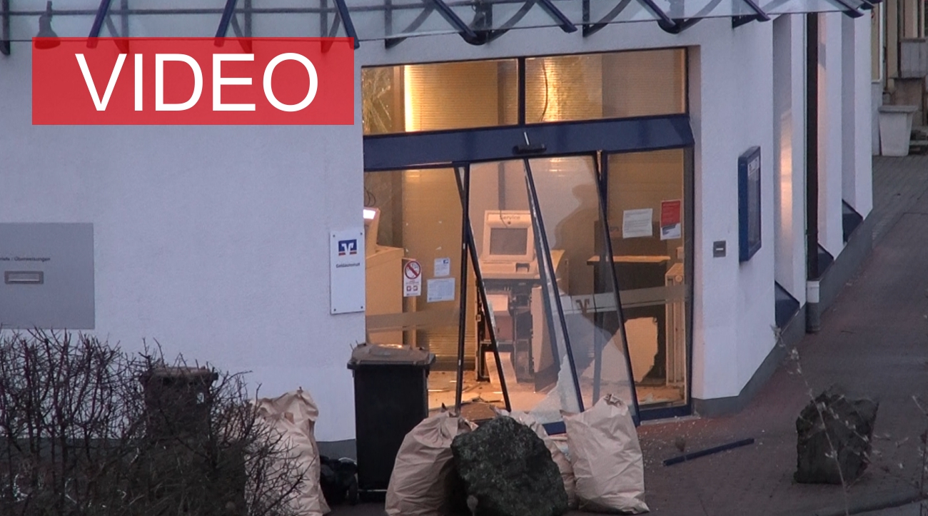 Unbekannte Täter sprengen Geldautomat der Niederzissener Volksbank Sprengstoff kontrolliert gesprengt