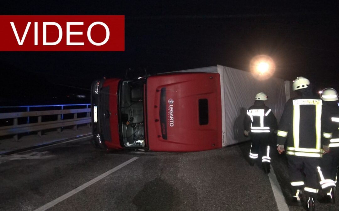 Umgestürzter Lkw blockiert stundenlang die A61