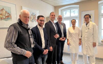 Staatsminister Clemens Hoch besucht Praxis Tjiong in Kempenich