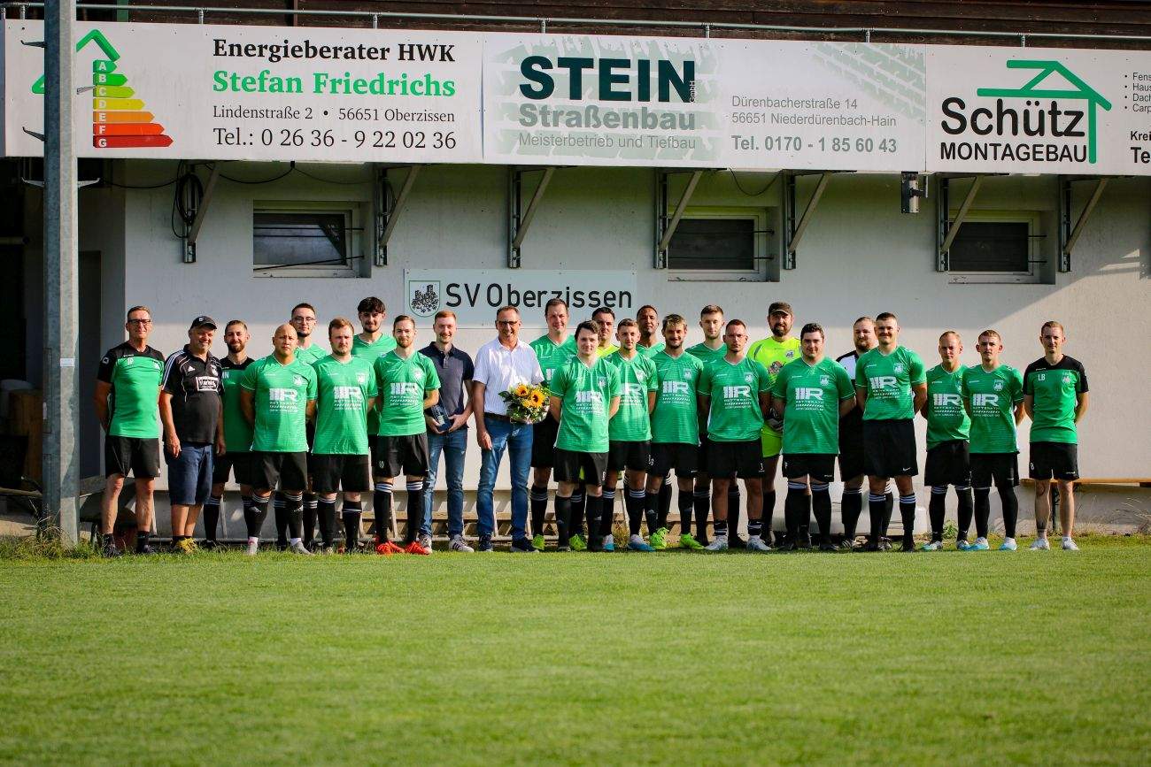 Dritte Mannschaft des SV Oberzissen erhält neue Trikots