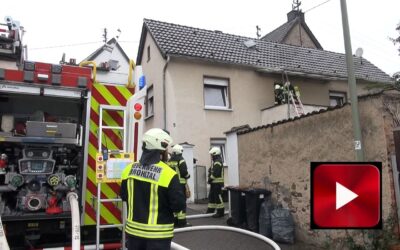 Feuer in Wohnhaus sorgt für Feuerwehreinsatz