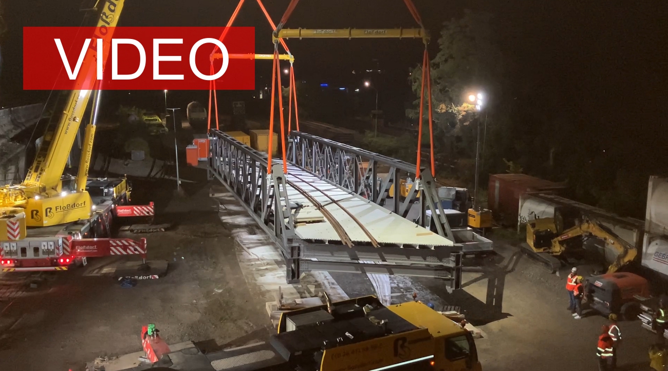 Eisenbahnbrücke der Brohltalbahn aufwendig wieder auf ihre Pfeiler gesetzt Älter als die Titanic