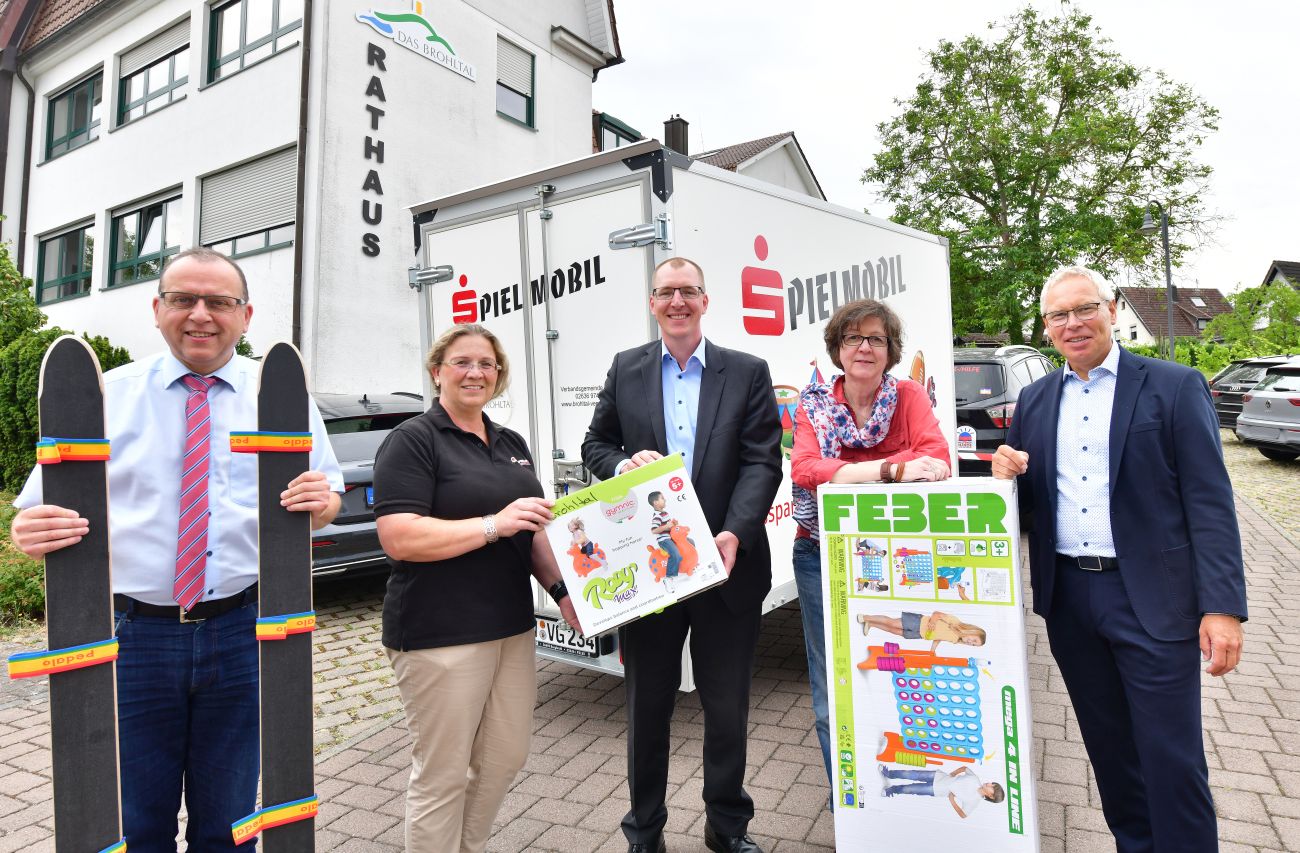 Neues Spielmobil und Outdoor-Spielgeräte für Kinder- und Jugendpflege in der VG Brohltal