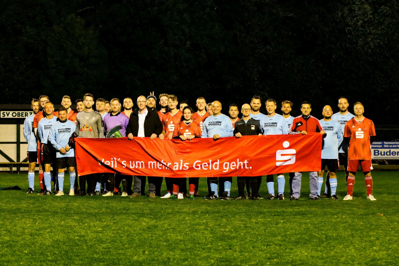 Betriebssportgruppe der KSK Ahrweiler für ein Fußballspiel zu Gast beim SV Oberzissen Spielten gegen den SV Hain