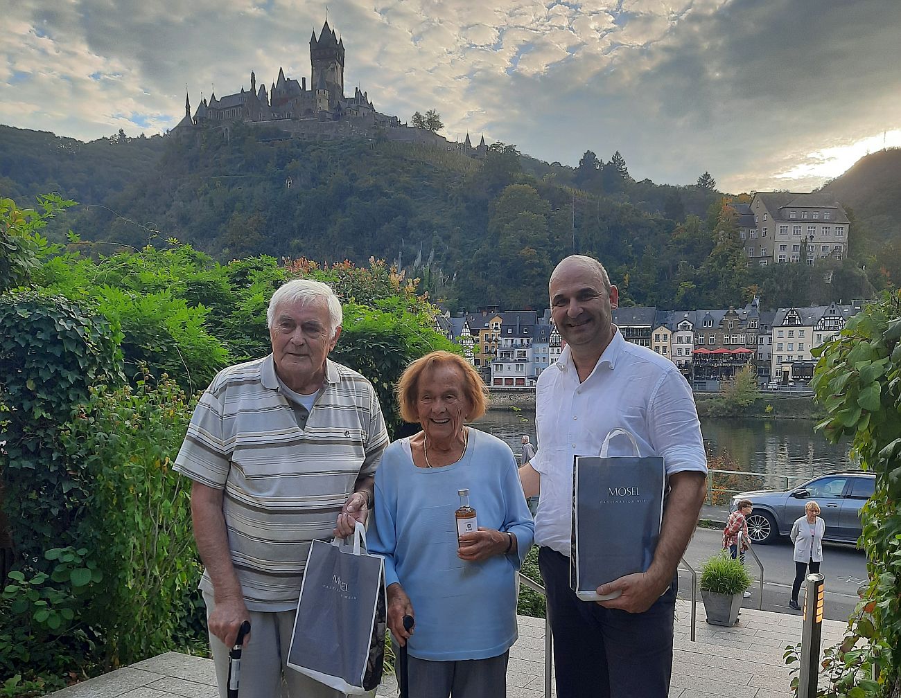 70 Senioren aus Oberzissen waren auf Moseltour Ältesten Teilnehmer 96 und 90 Jahre