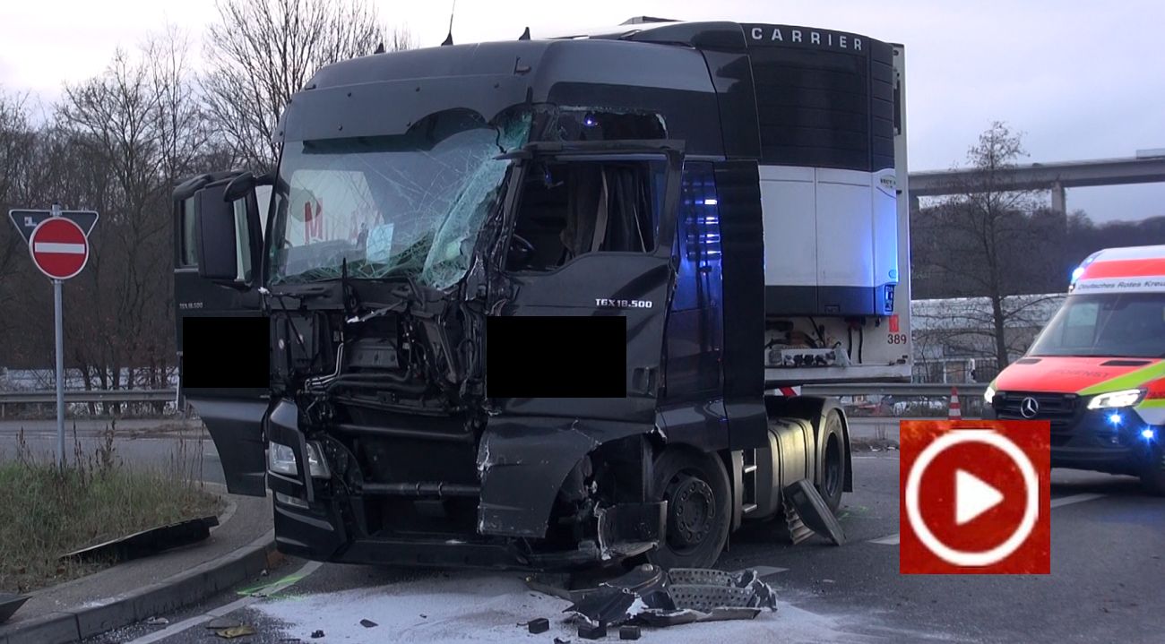 3 Verletzte bei Unfall mit Lkw und Linienbus bei Niederzissen Rettungshubschrauber vor Ort