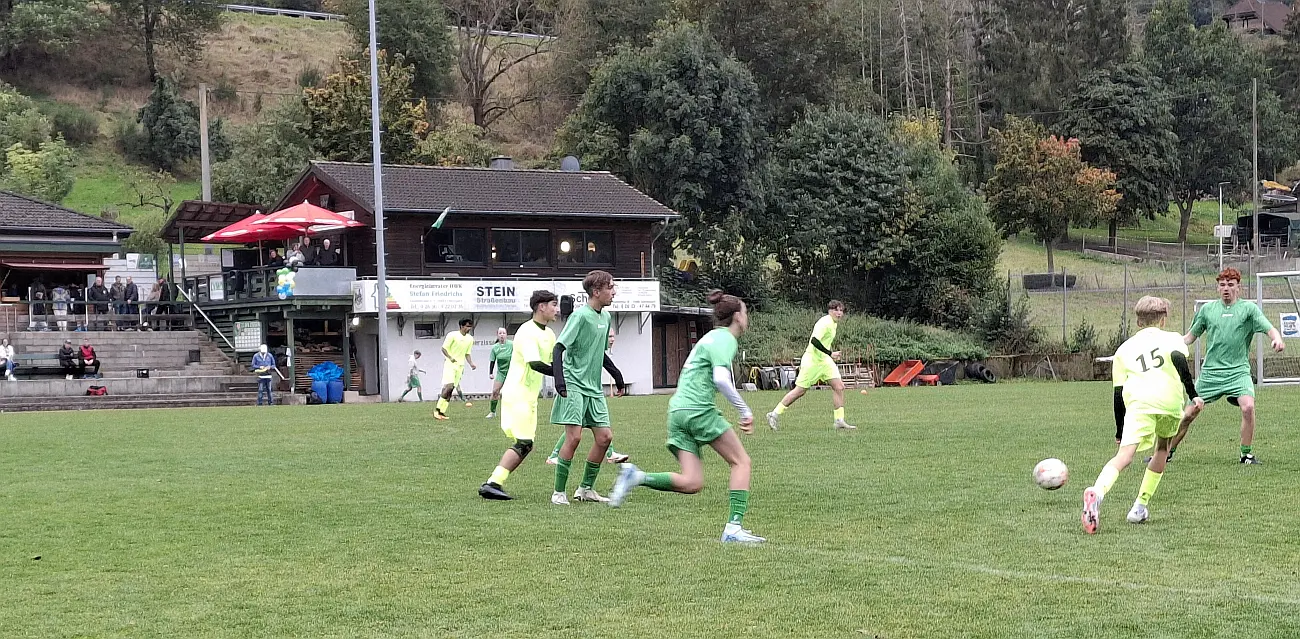 Über 60 Jugendliche kickten im Stadion Oberzissen bei der 1. BROHLTAL EM