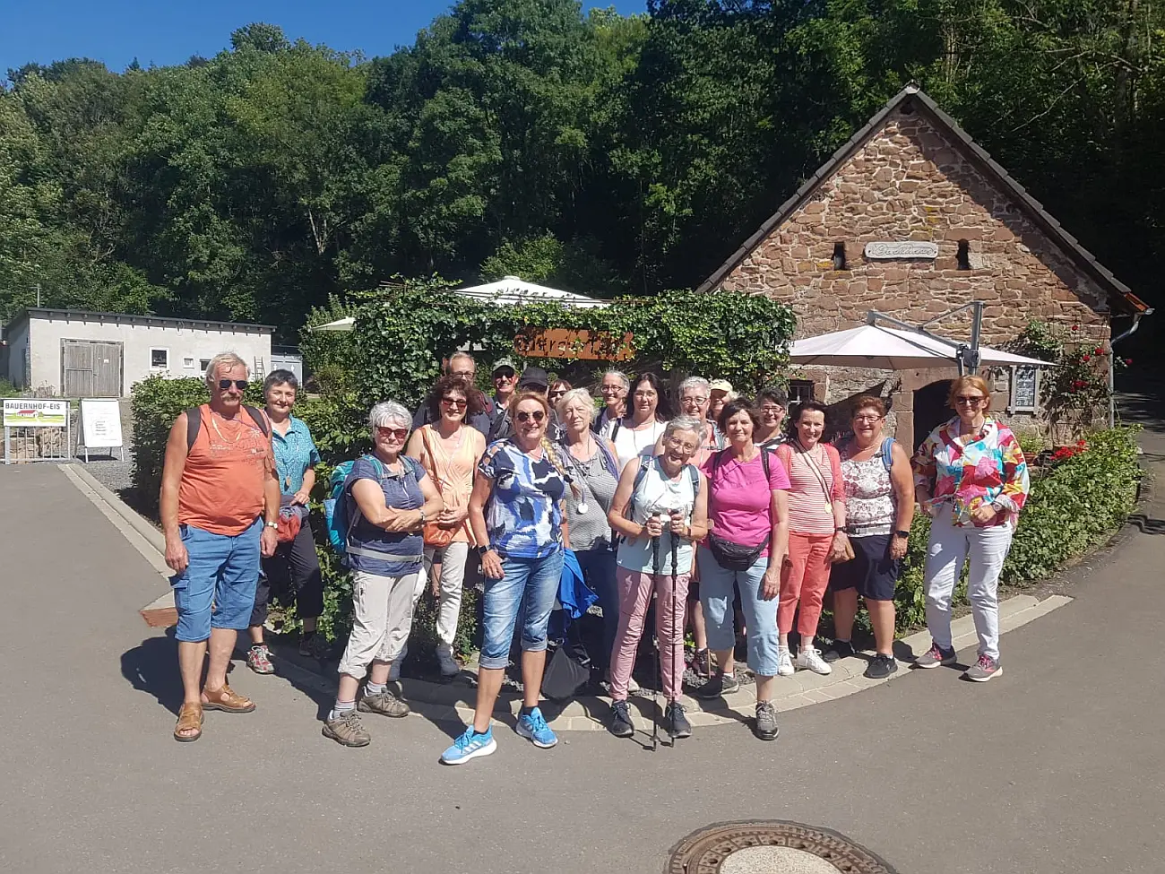 Gymnastik Riege beim Ausflug Barfuß und durch die Krimistadt Hillesheim