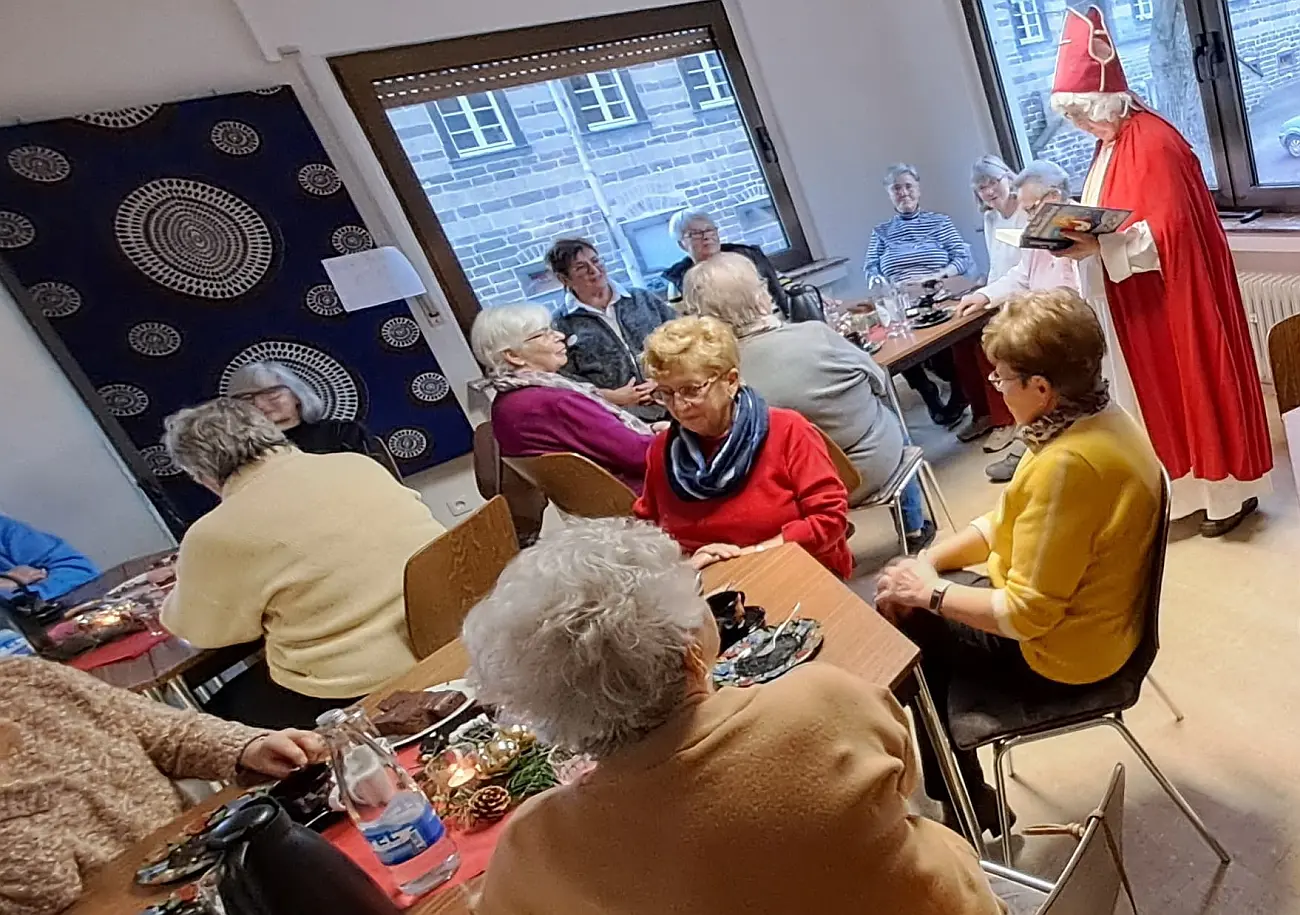 Nikolaus besucht „Fröhliche Runde“ des DRK Ortsvereins Wehr