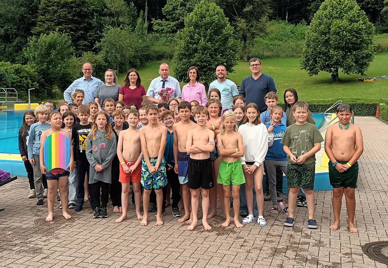 Firma wolfcraft unterstützte Aktion „Schwimmbadtage“ im Freizeitbad Brohltal