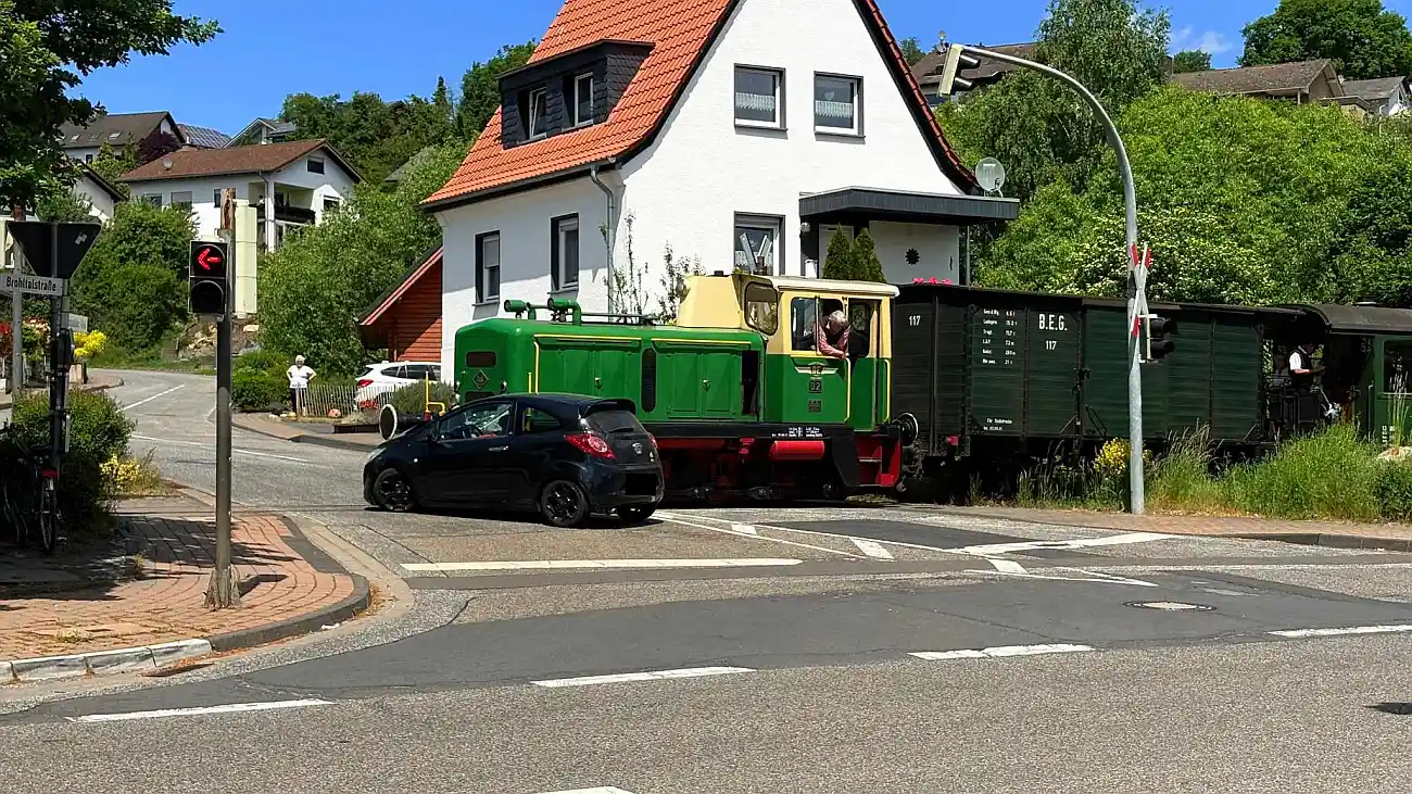 Auto wurde in Niederzissen von der Brohltalbahn erfasst