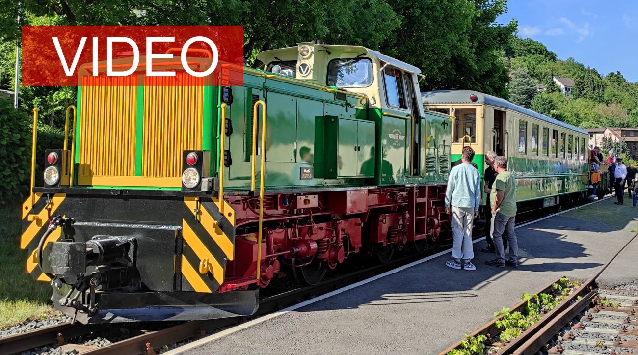 Nach 39 Jahren fährt der Vulkan-Express mit der Diesellok D4 wieder im Originalzustand Nach 39 Jahren fährt der Vulkan-Express mit der Diesellok D4 wieder im Originalzustand