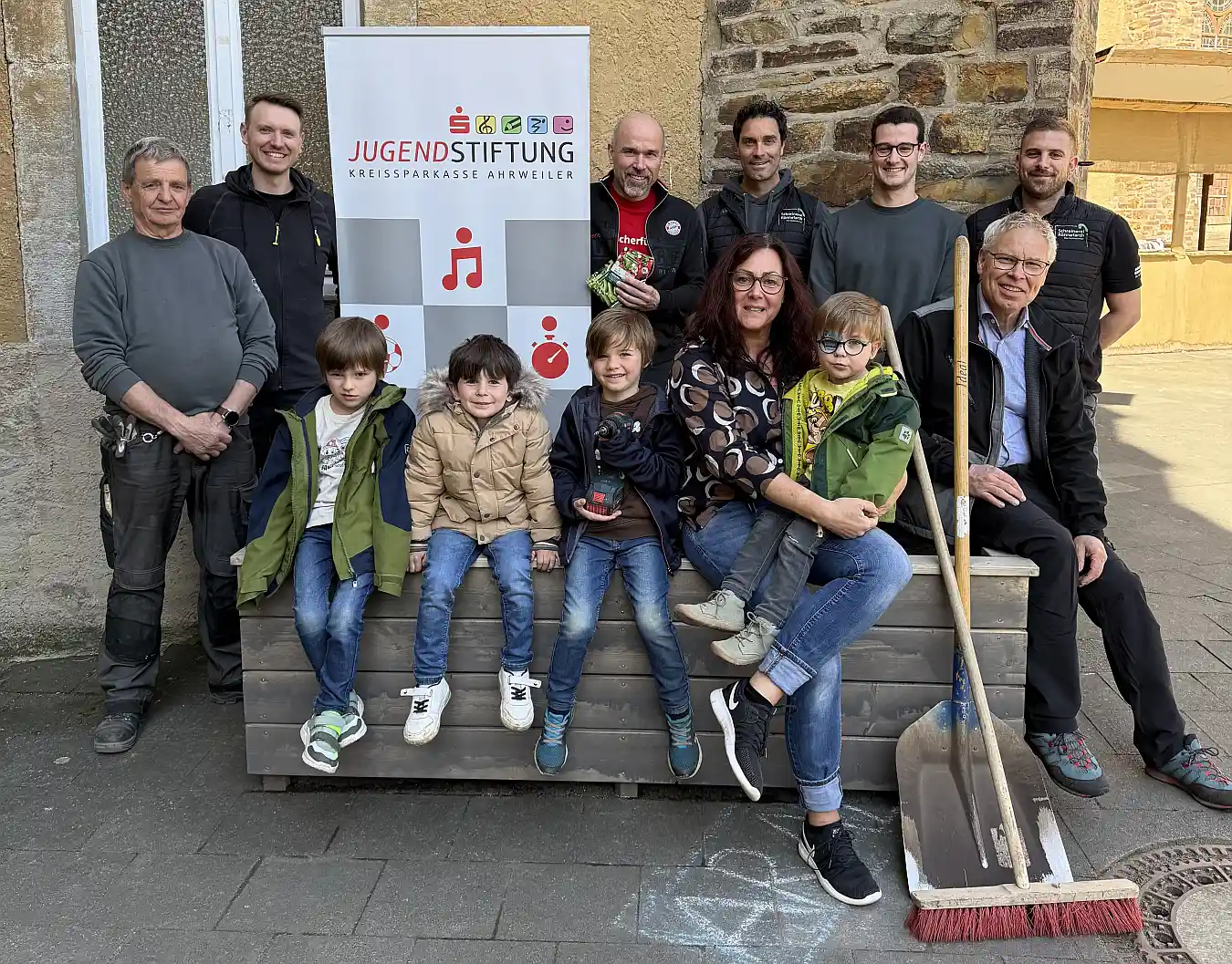 An Kindergärten im Kreis Ahweiler wuden Hochbeete ausgeliefert Jugendstiftung der Kreissparkasse