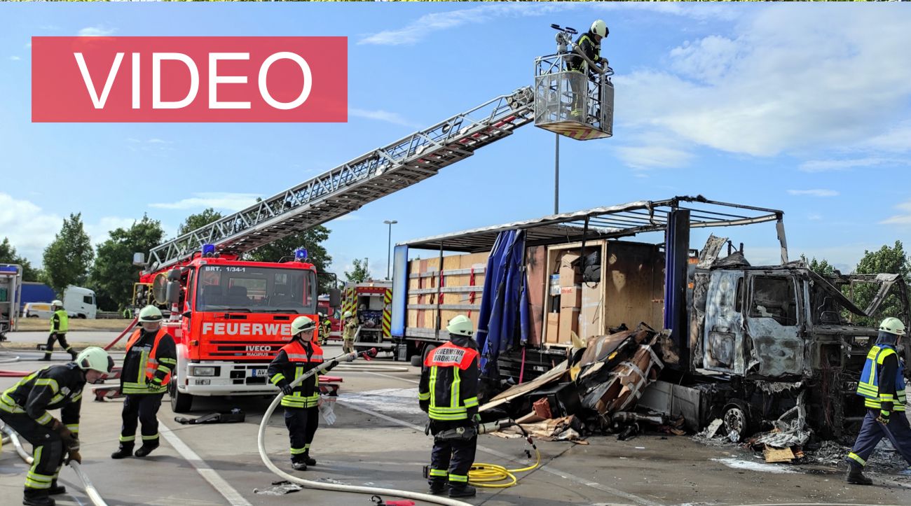 Lkw steht auf Parkplatz Brohltal Ost in Vollbrand
