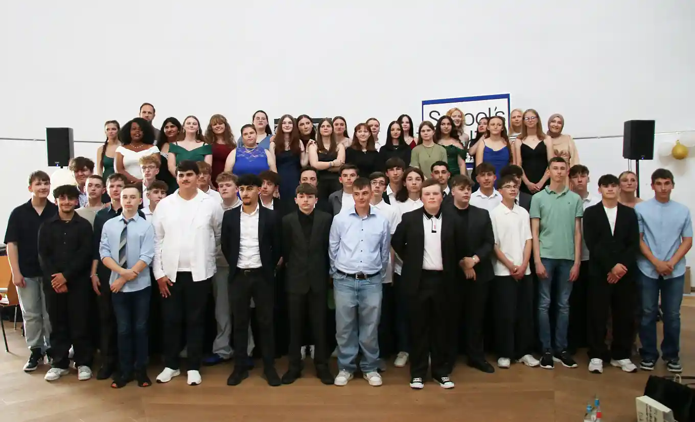 Abschluss „completed“: Drei Klassen verlassen die Brohltalschule