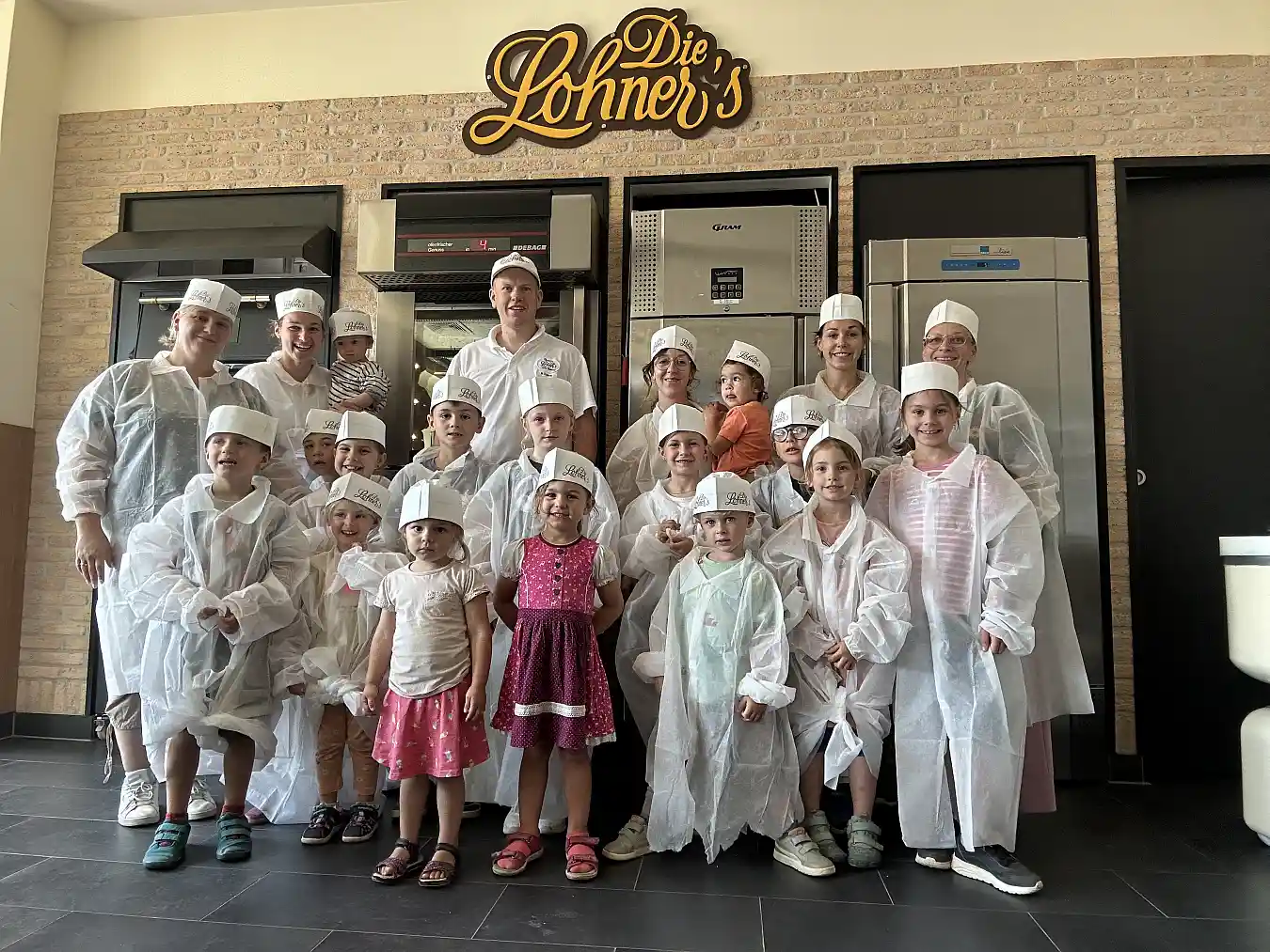 Niederdürenbacher Olbrückzwerge besuchten Großbäckerei Lohner