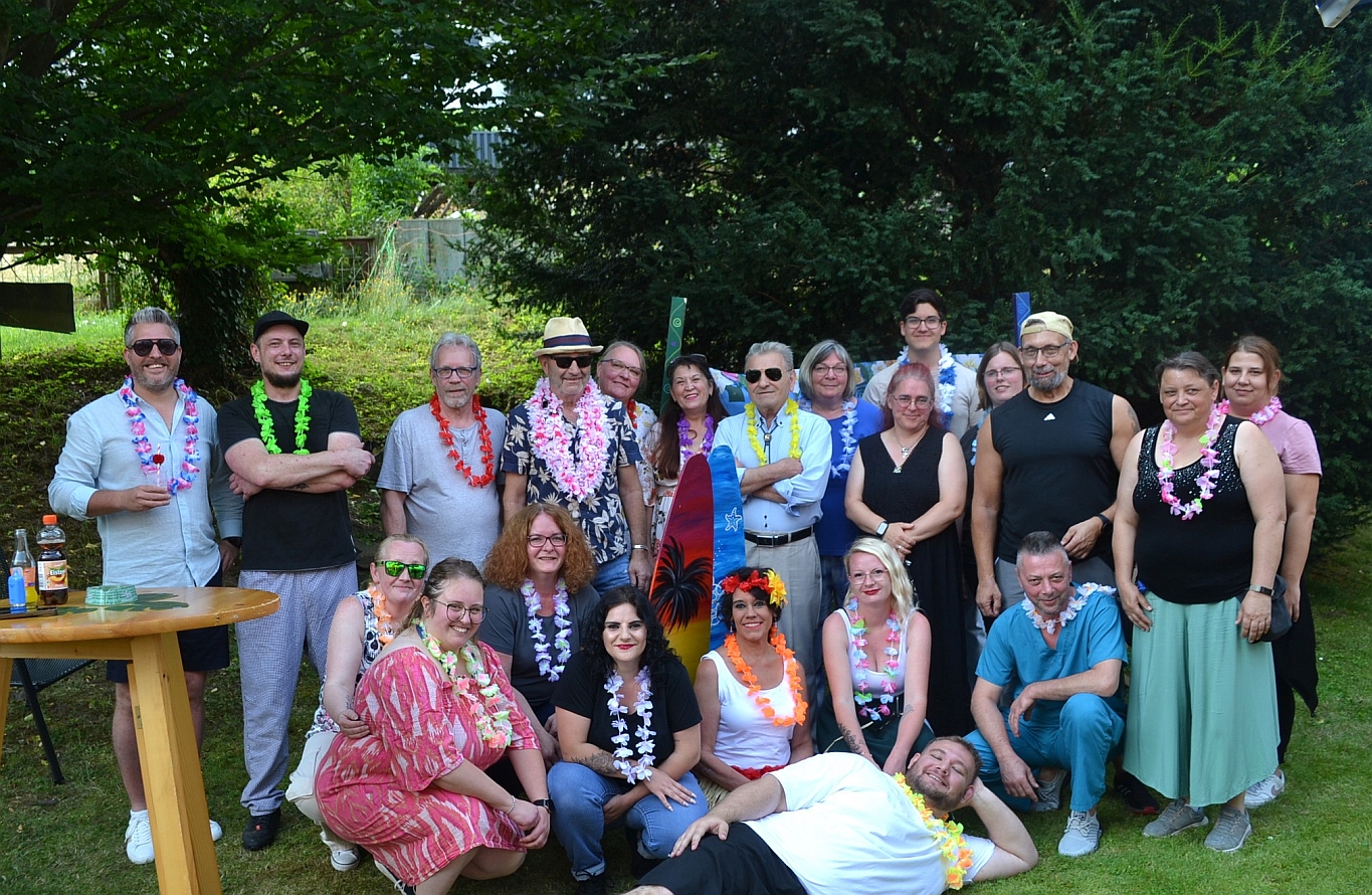 Besondere Wohnform in Burgbrohl feierte bei schönstem Wetter hawaiianisches Sommerfest „Aloha“ Haus Bachtal