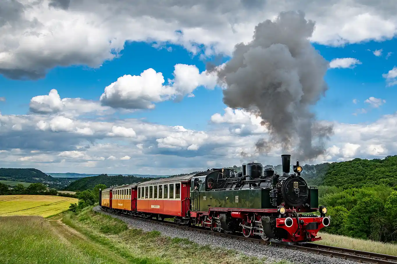 Vulkan-Express fährt zum Weinfest im Zweistundentakt