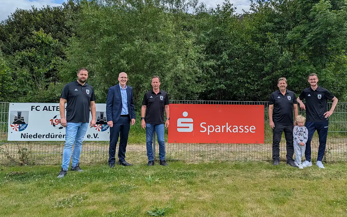 KSK Ahrweiler unterstützt 50-jähriges Vereinsjubiläum des FC Alte Herren Niederdürenbach