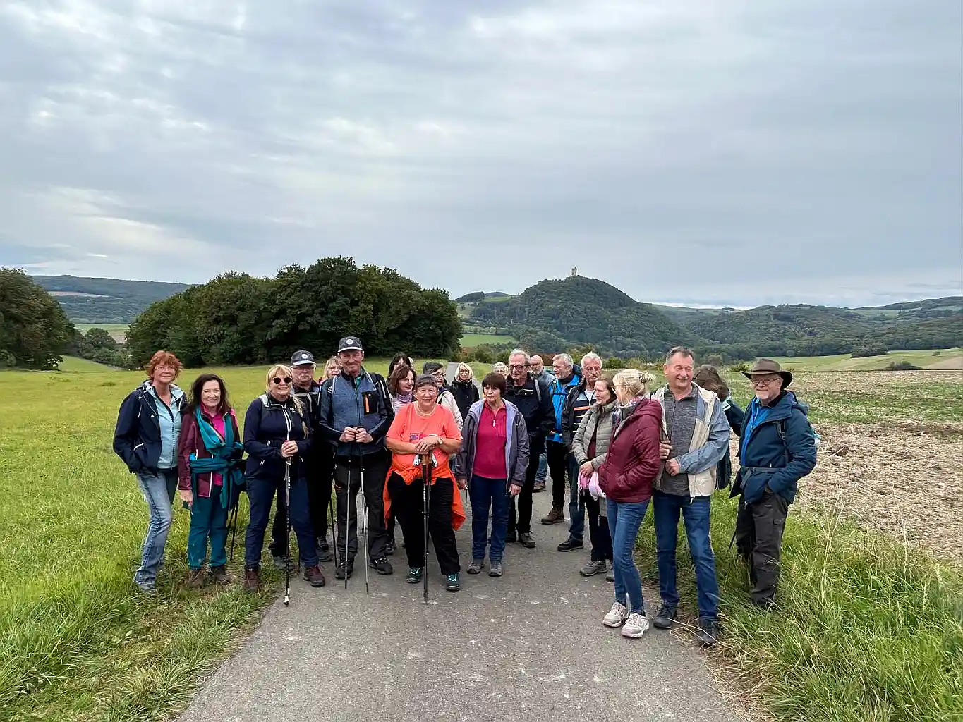 Herbstliche Wanderfreude: Gymnastikriege Dedenbach auf Tour nach Hain