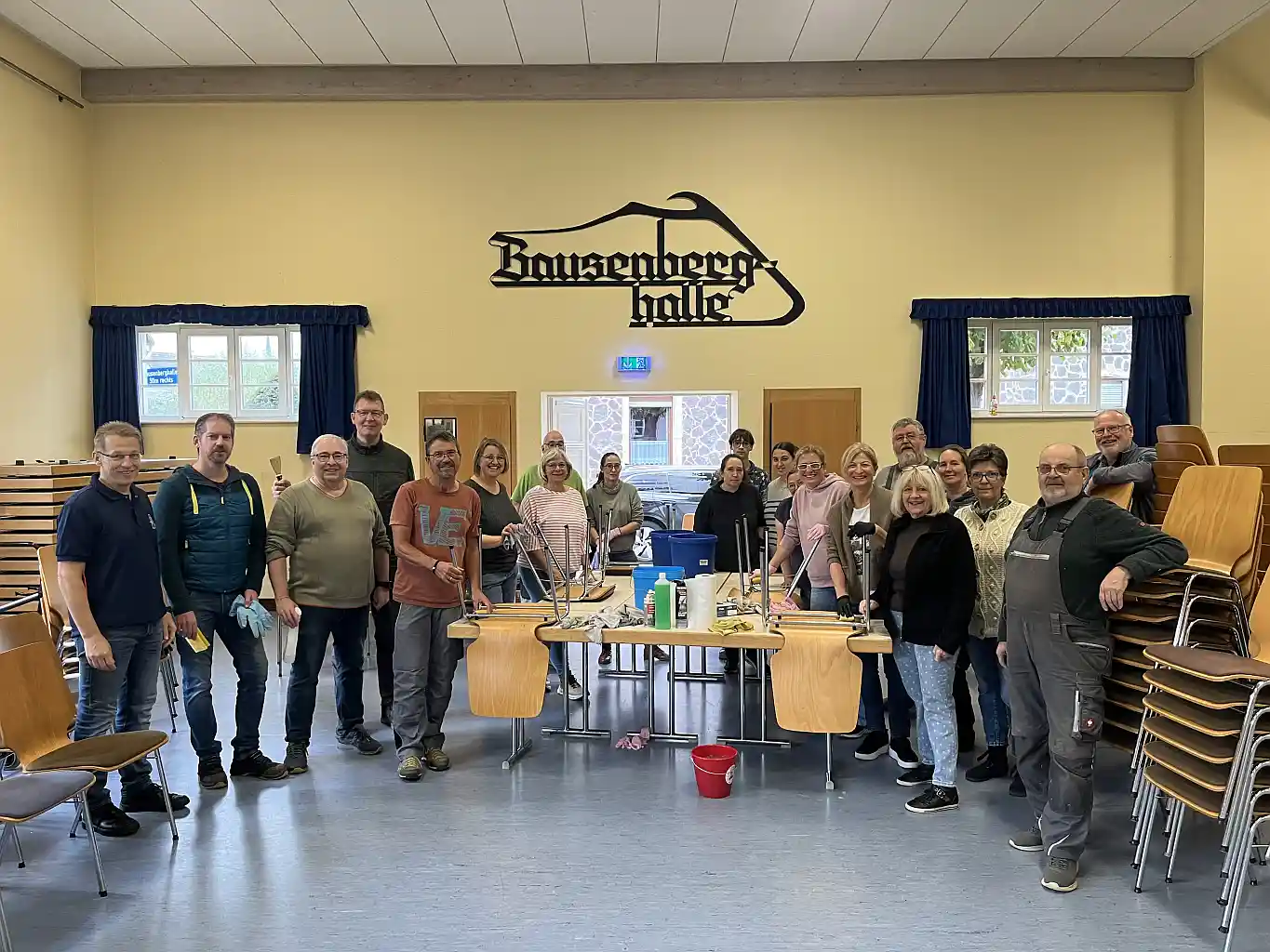 Engagierte Bürger und Vereine bringen Bausenberghalle Niederzissen auf Vordermann