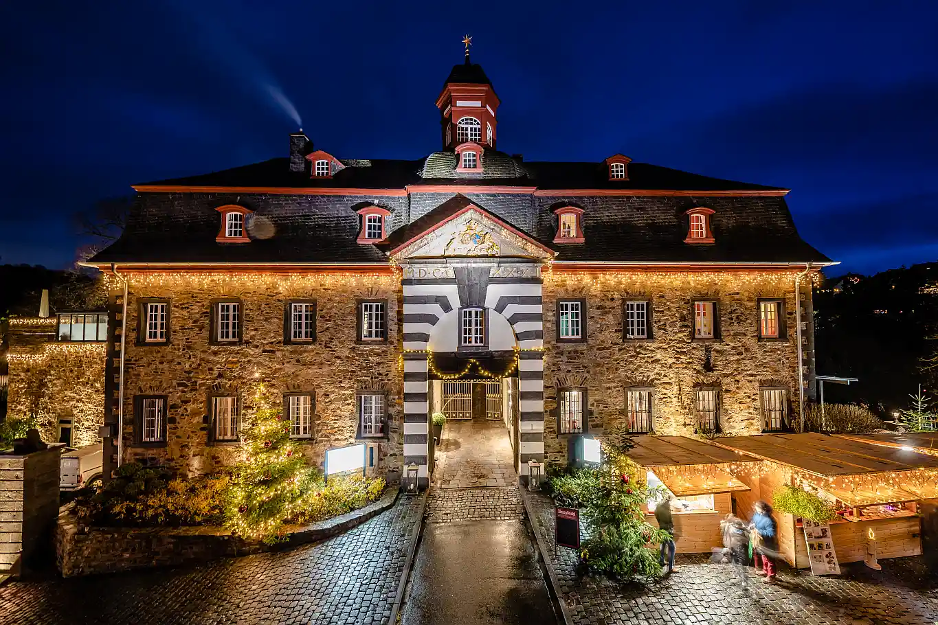WEIHNACHTSZAUBER AUF SCHLOSS BURGBROHL