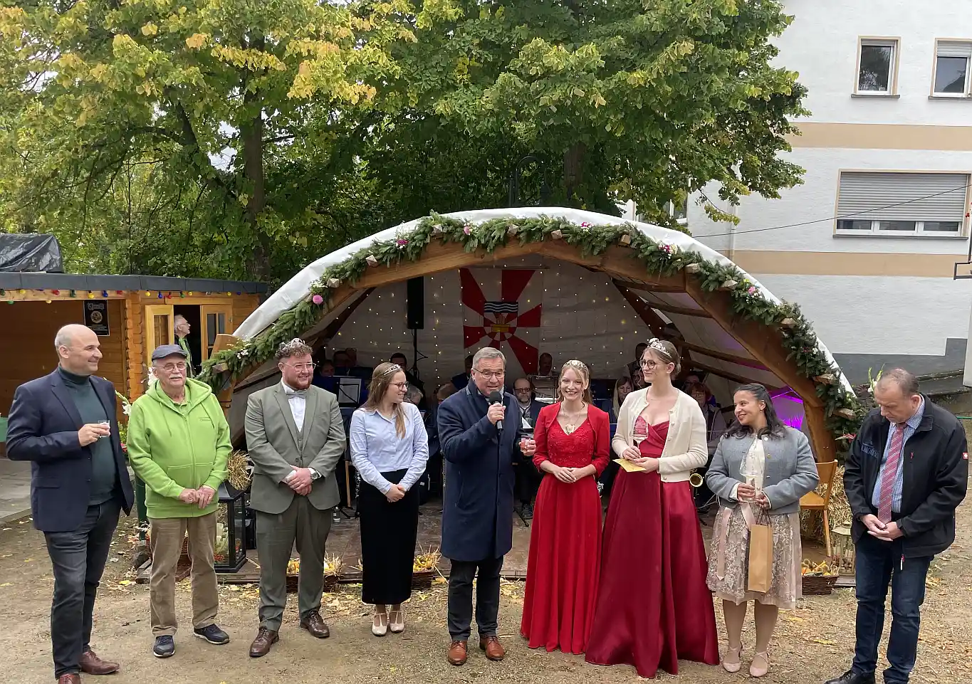 Tolle Stimmung, gute Musik und viele Gäste beim Weinfest Oberzissen Sonntag als Höhepunkt