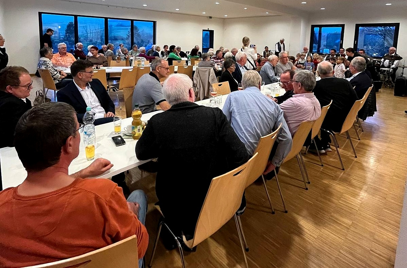 Seniorenkirmes statt Altentag: Gelebte Dorfgemeinschaft in Königsfeld