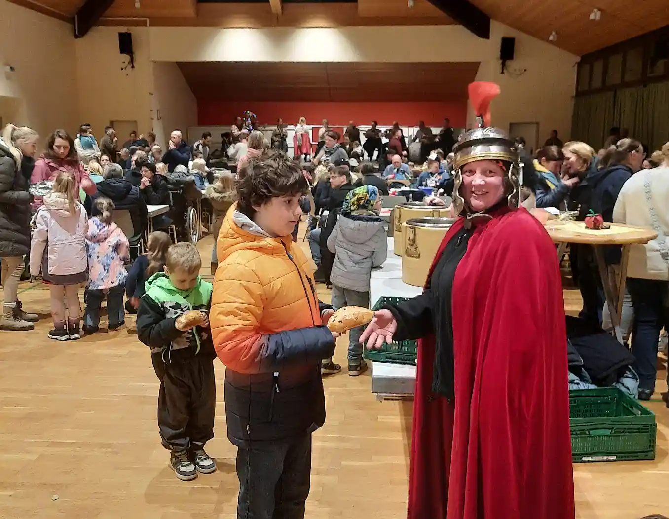 Großer Andrang beim St. Martinszug durch Oberzissen Großer Andrang beim St. Martinszug durch Oberzissen