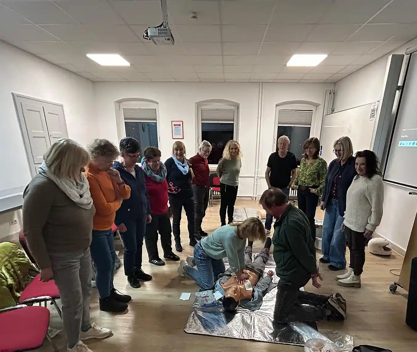 Mitglieder der Gymnastik-Riege Dedenbach sind jetzt fit in Erster Hilfe